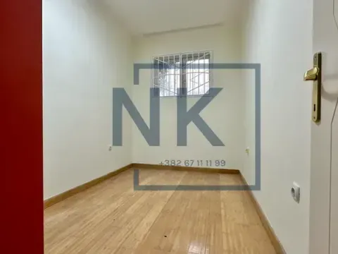 Izdavanje, poslovni prostor, 75m², Centar, Podgorica - image 3