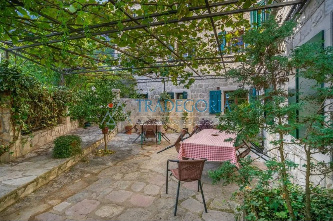 Prodaja, kuća, 255m², Strp, Kotor