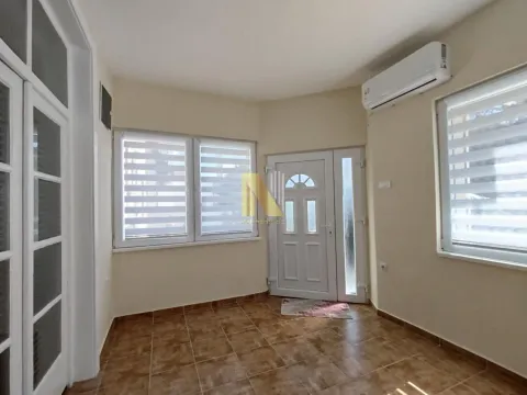 Prodaja, jednosoban stan, 34m², Adamovićevo Naselje, Novi Sad Sve Podlokacije