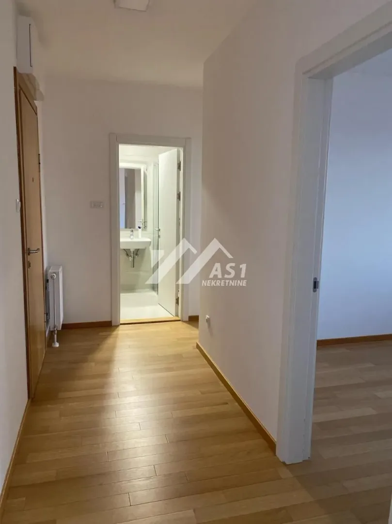 Izdavanje, trosoban stan, 70m², Adamovićevo Naselje, Novi Sad Sve Podlokacije
