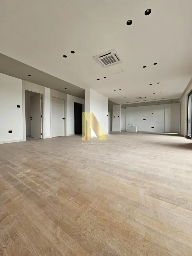 Prodaja, stan, 221m², Bulevar patrijarha Pavla, Novi Sad Sve Podlokacije