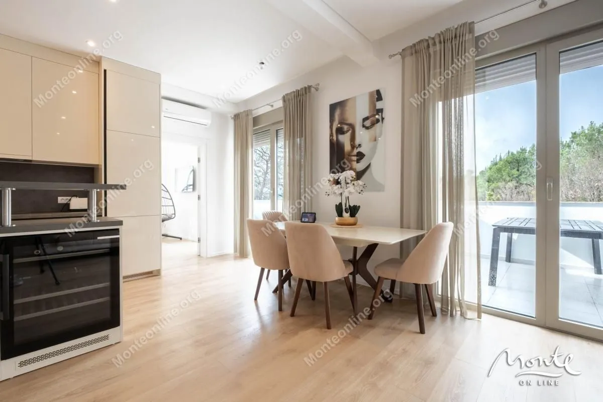 Prodaja, dvosoban stan, 90m², Tivat, Crna Gora