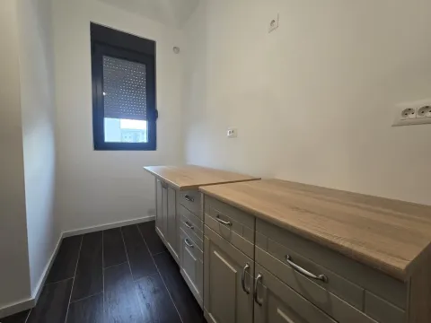 Prodaja, dvosoban stan, 64m², Tološi, Podgorica - image 12