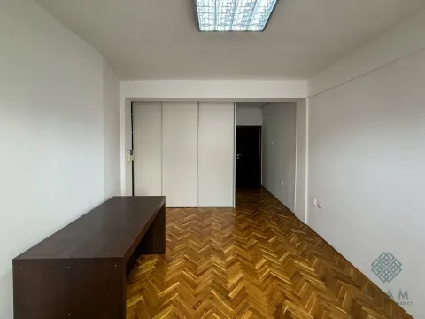 Izdavanje, poslovni prostor, 36m², Centar, Podgorica - image 3