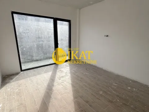 Prodaja, trosoban stan, 98m², Alibunar, Srbija - image 1