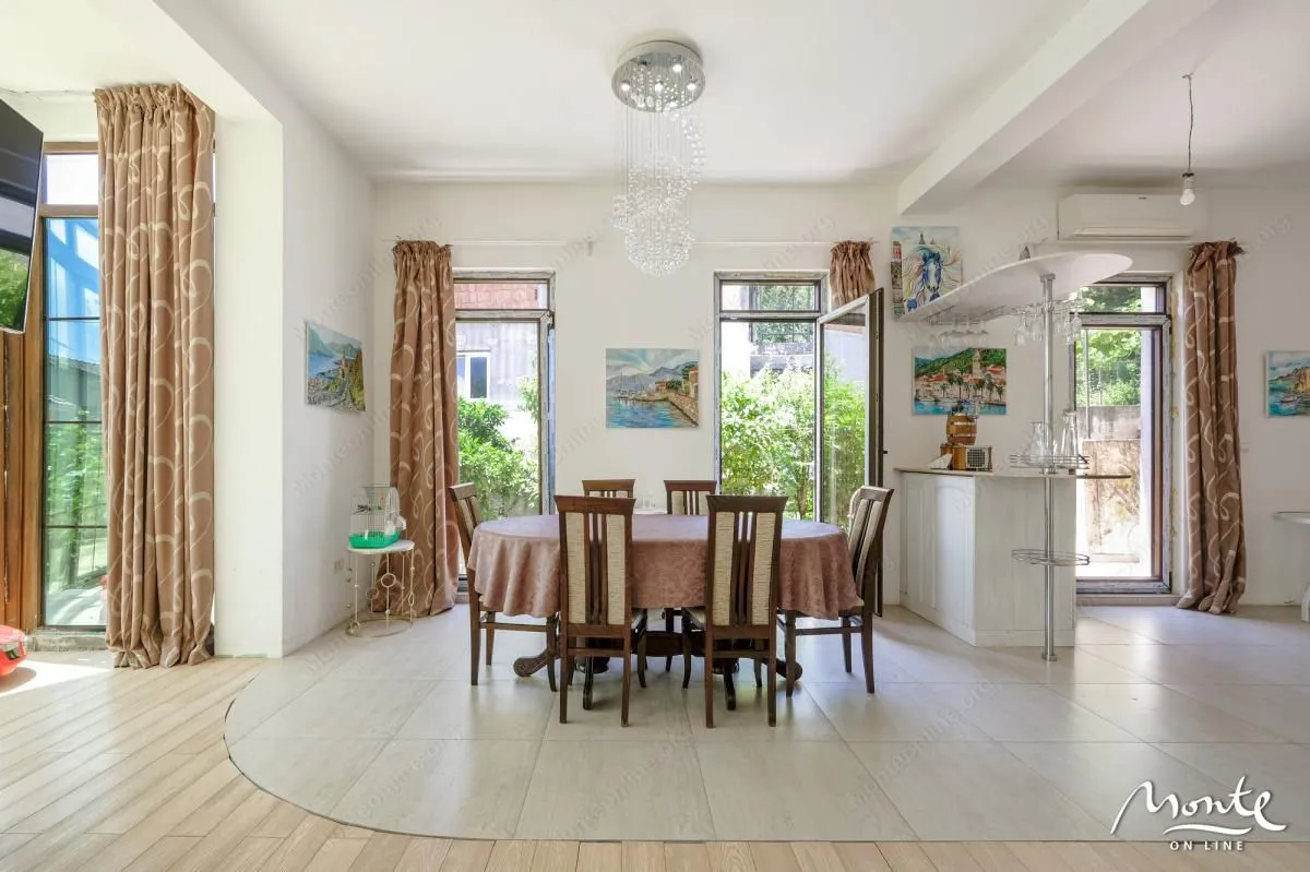 Prodaja, kuća, 316m², Tivat, Crna Gora