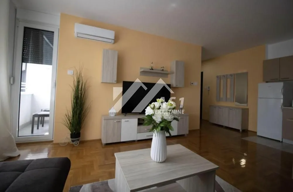 Izdavanje, dvosoban stan, 44m², Grbavica, Novi Sad Sve Podlokacije