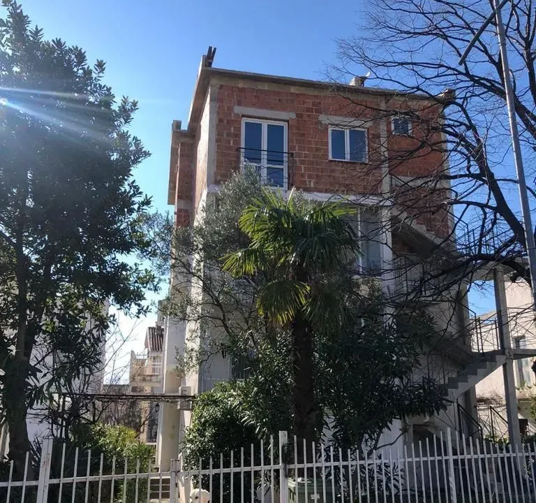 Prodaja, kuća, 365m², Šušanj, Bar