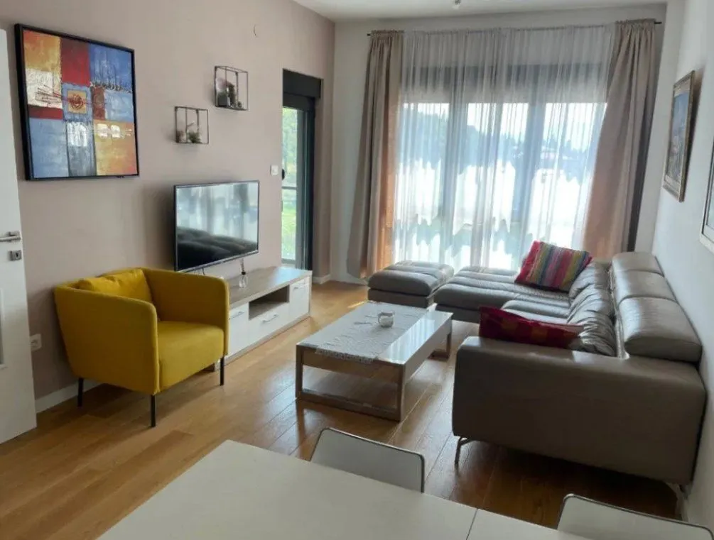 Izdavanje, jednosoban stan, 50m², Centar, Podgorica
