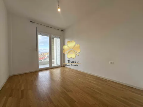 Izdavanje, dvosoban stan, 70m², Stari Aerodrom, Podgorica - image 6