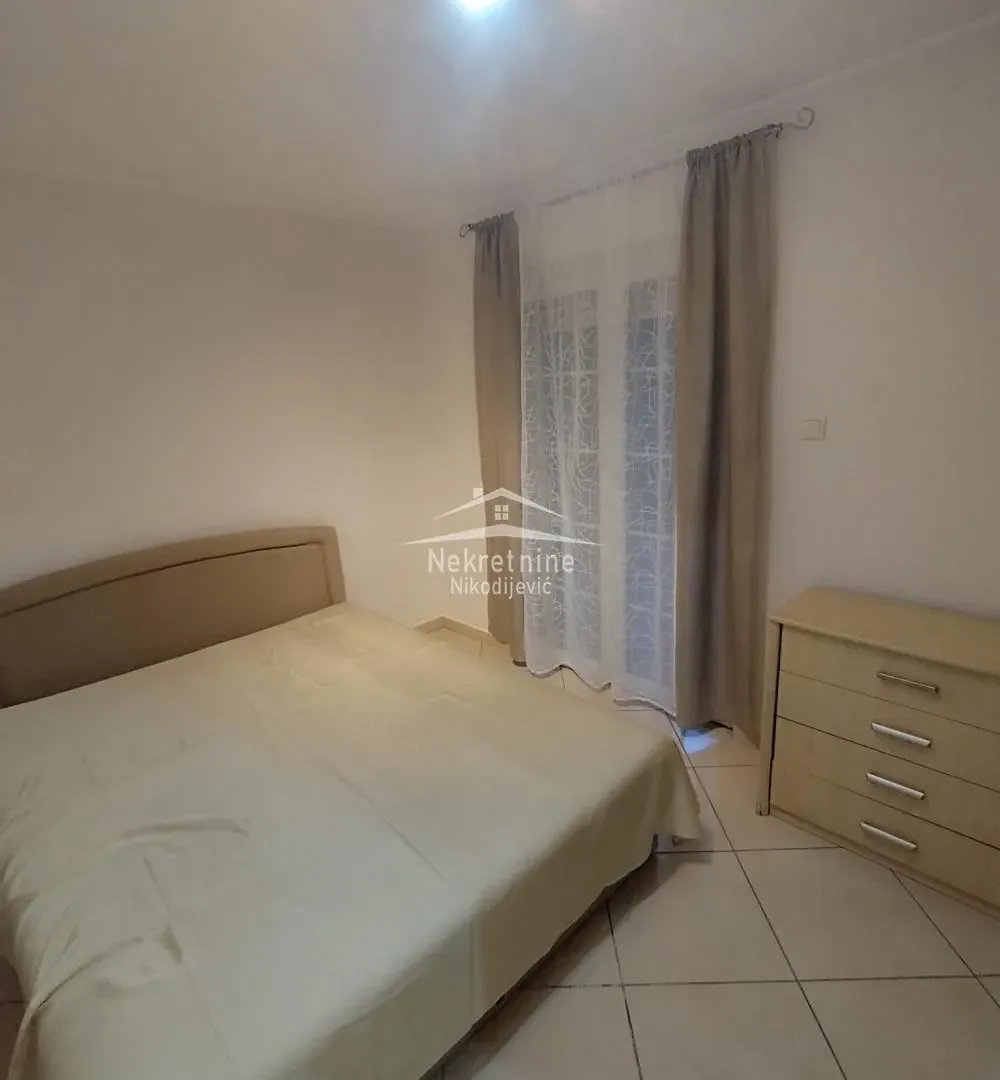 Izdavanje, trosoban stan, 70m², Šumice, Beograd