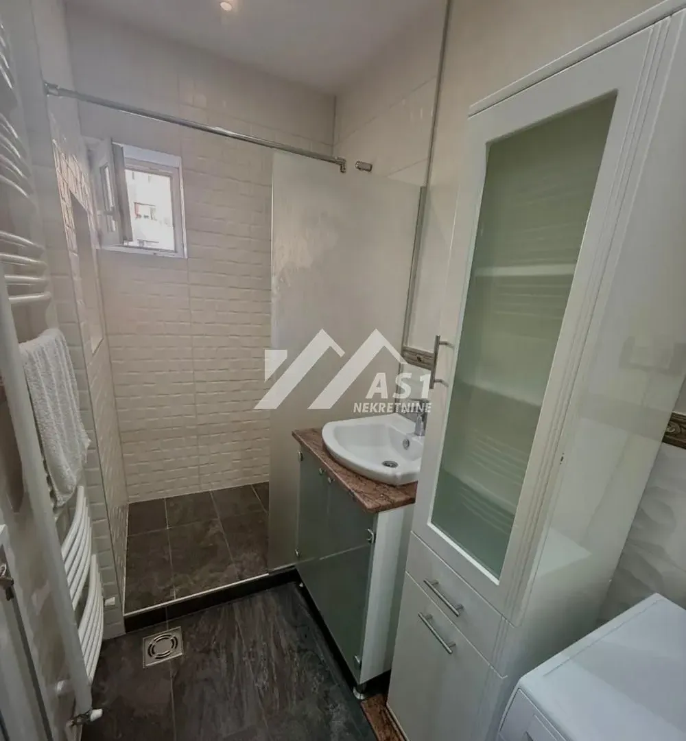 Izdavanje, trosoban stan, 66m², Kej, Novi Sad Sve Podlokacije