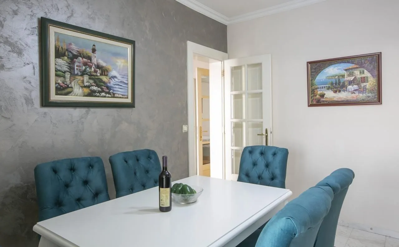 Sale, three bedroom apartment, 90m², Sveti Stefan, Budva