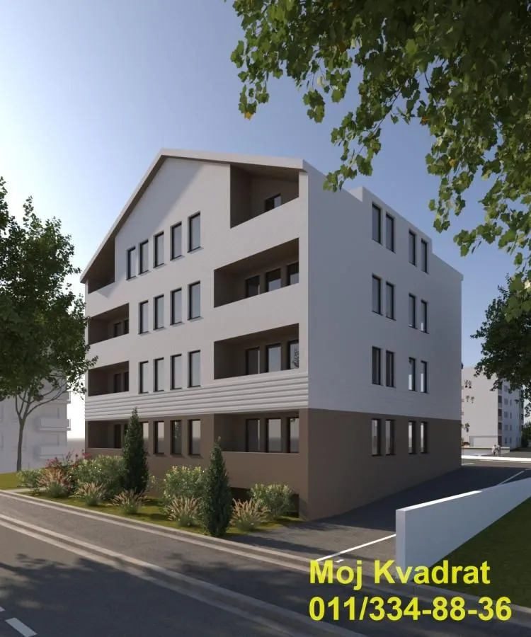 Spoljašnji izgled stambene zgrade sa terasama i uređenim dvorištem.