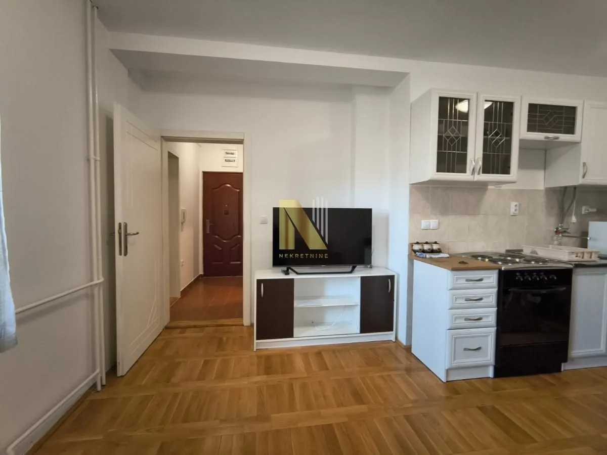 Izdavanje, dvosoban stan, 35m², Socijalno, Novi Sad Sve Podlokacije