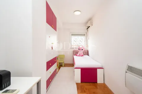 Rent, three bedroom apartment, 93m², City Kvart, Podgorica - image 8