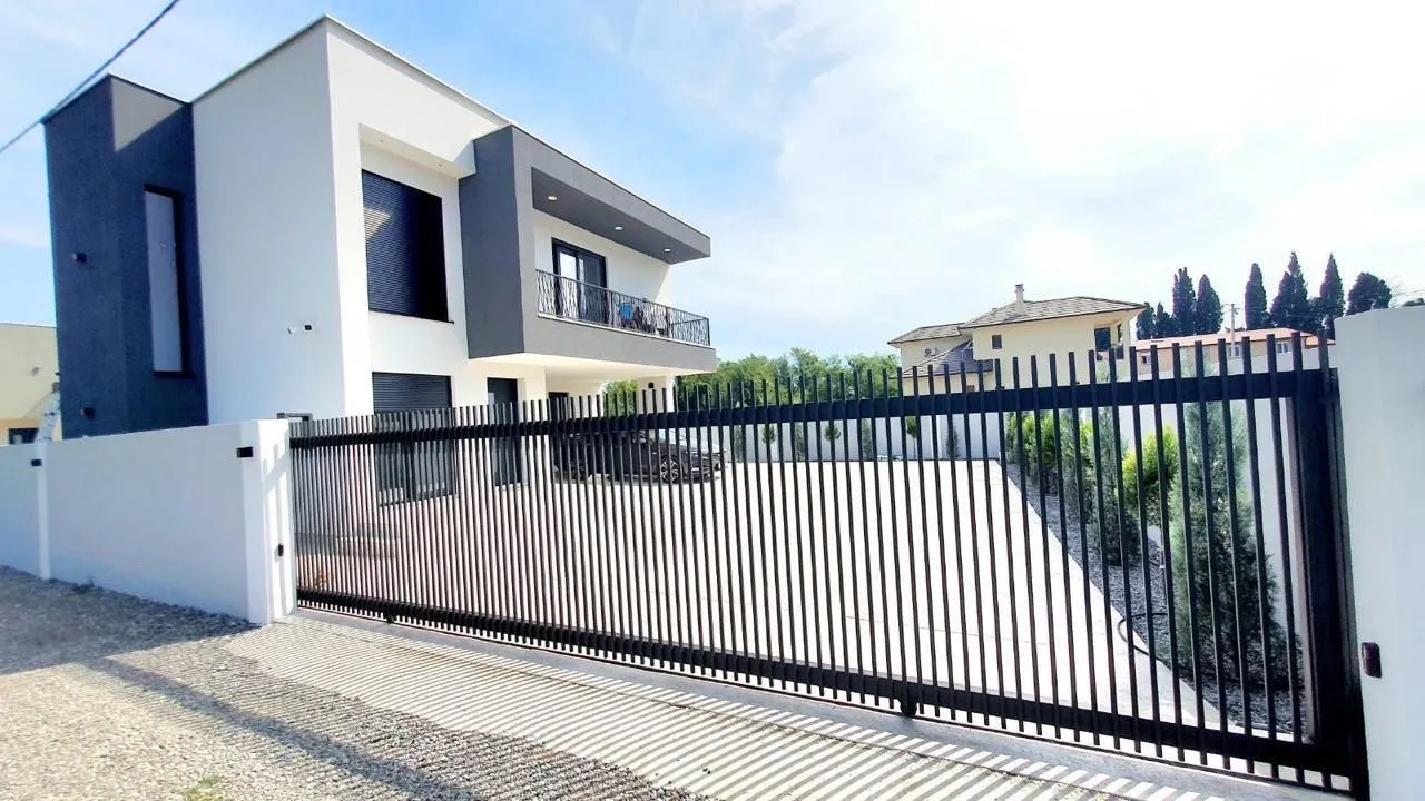 Izdavanje, kuća, 190m², Tološi, Podgorica