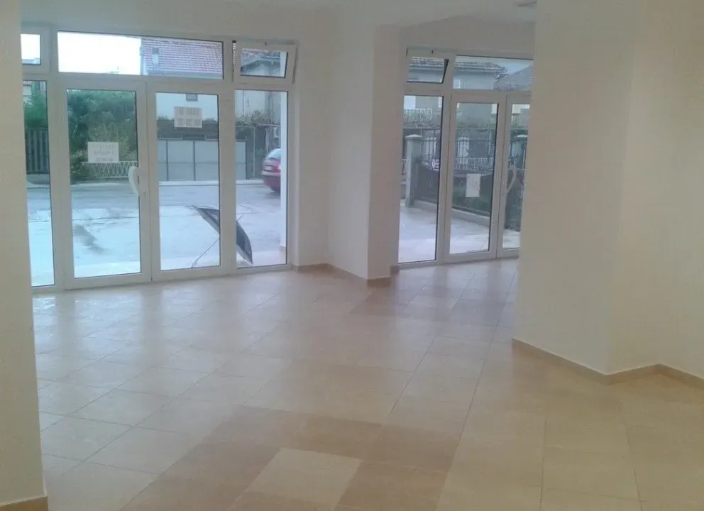 Izdavanje, poslovni prostor, 100m², Donja Lastva, Tivat