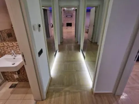 Izdavanje, trosoban stan, 148m², Savski Venac, Beograd - image 7