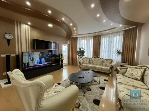 Prodaja, kuća, 302m², Vinorača, Jagodina - image 37