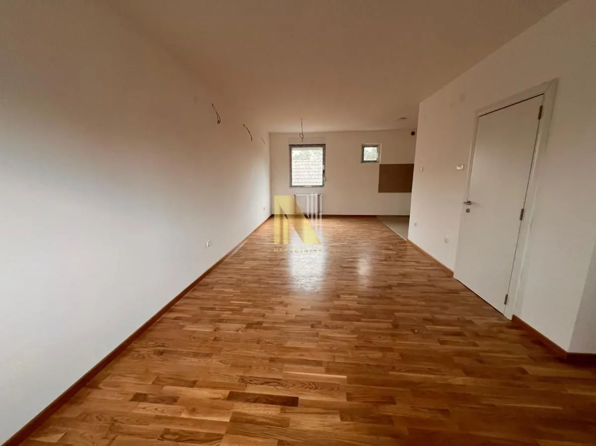 Prodaja, četvorosoban stan, 90m², Lipov gaj, Novi Sad Sve Podlokacije