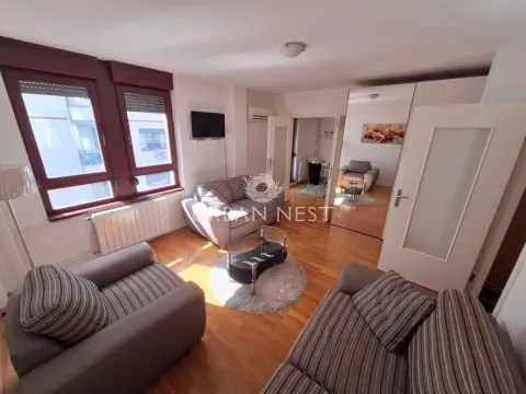 Rent, one bedroom apartment, 42m², Vračar Sve Podlokacije, Beograd - image 4