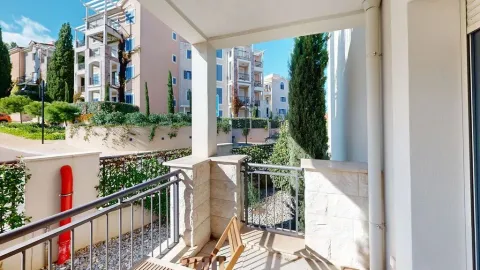 Prodaja, dvosoban stan, 55m², Tivat, Crna Gora - image 8