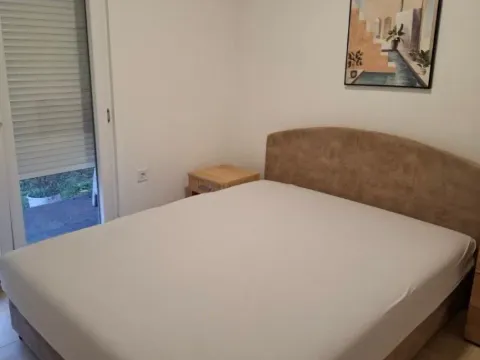 Izdavanje, dvosoban stan, 65m², Tološi, Podgorica - image 9