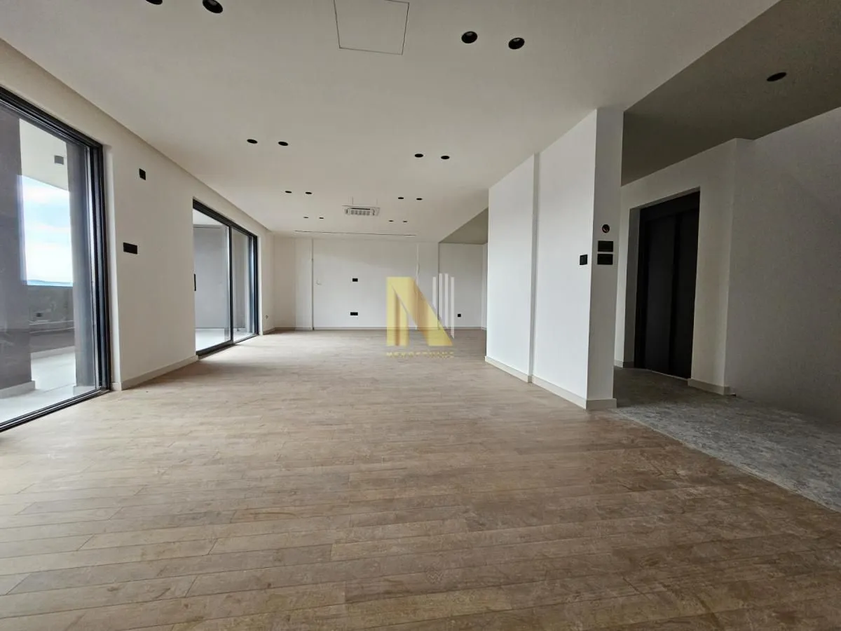Prodaja, stan, 221m², Bulevar patrijarha Pavla, Novi Sad Sve Podlokacije