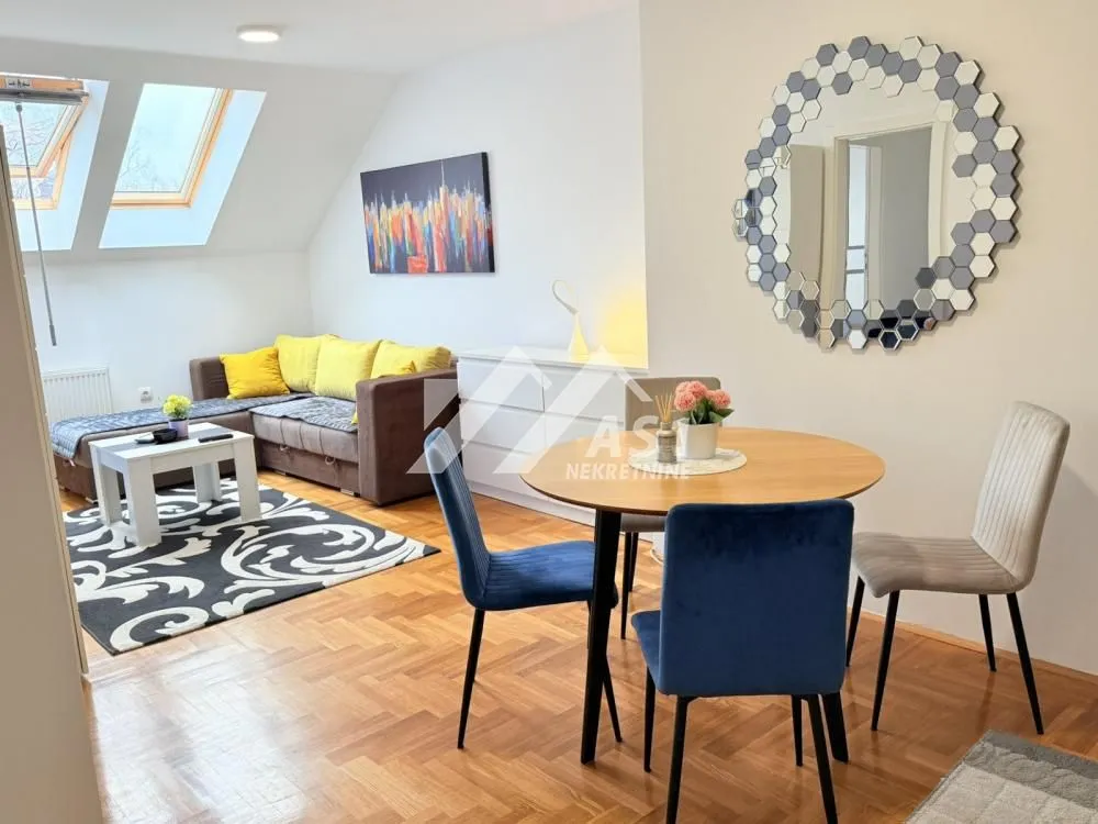 Izdavanje, trosoban stan, 52m², Centar, Novi Sad