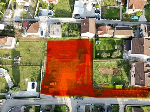 Zemljište in Tološi