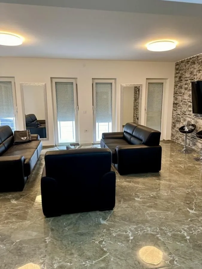 Rent, four bedroom apartment, 250m², Tivat, Crna Gora