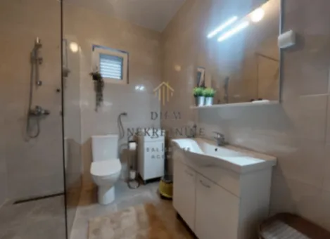 Izdavanje, dvosoban stan, 75m², Dobrota, Kotor - image 4