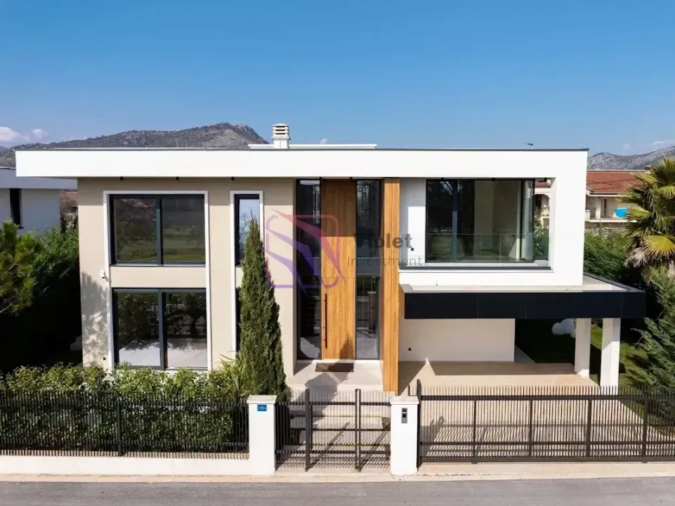 Sale, house, 262m², Gornja Gorica, Podgorica