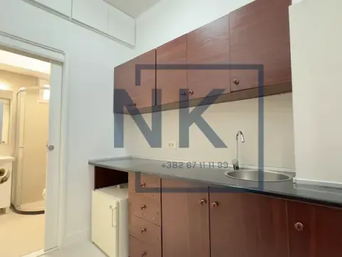 Izdavanje, poslovni prostor, 70m², Centar, Podgorica - image 9