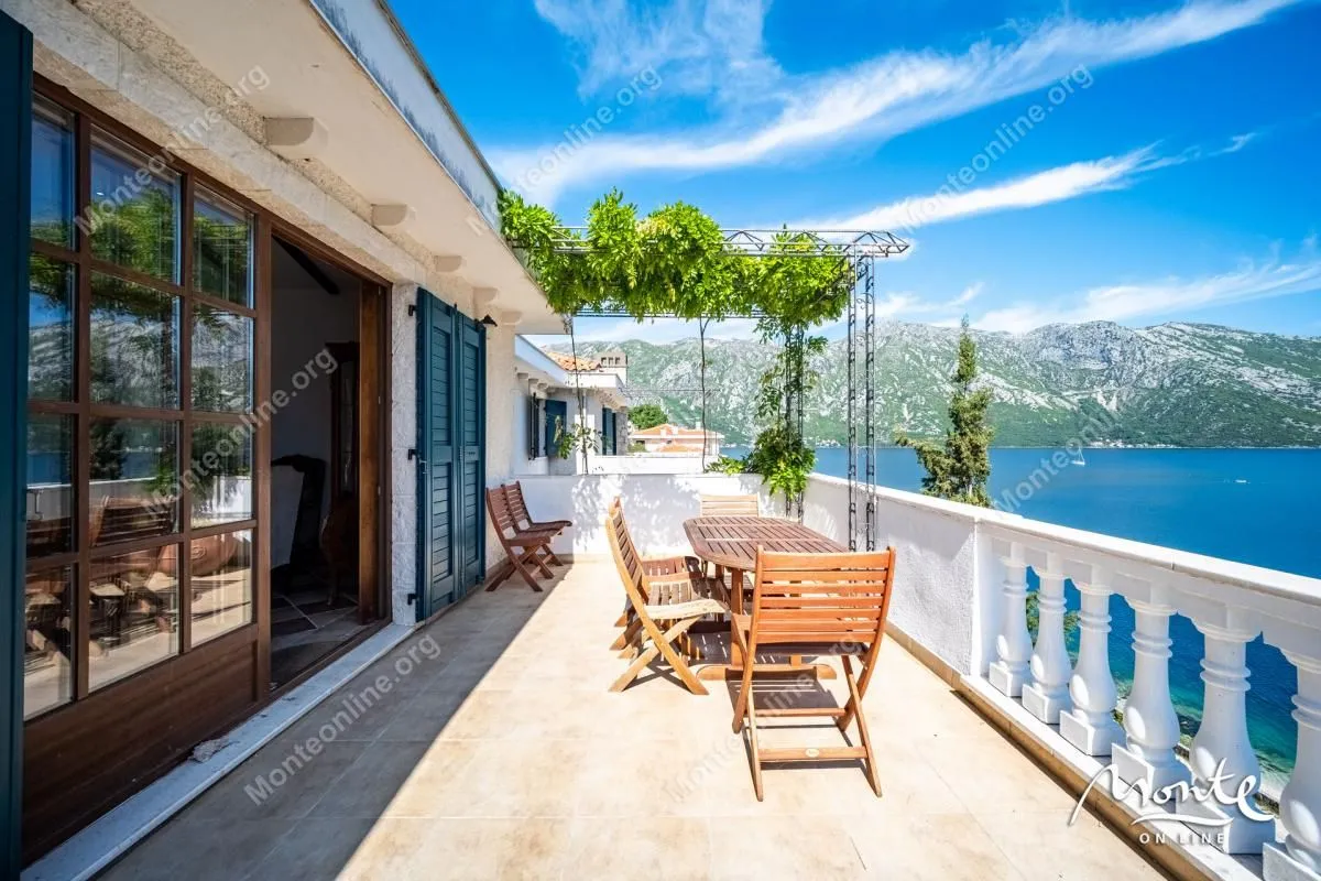 Prodaja, dvosoban stan, 92m², Kostanjica, Kotor