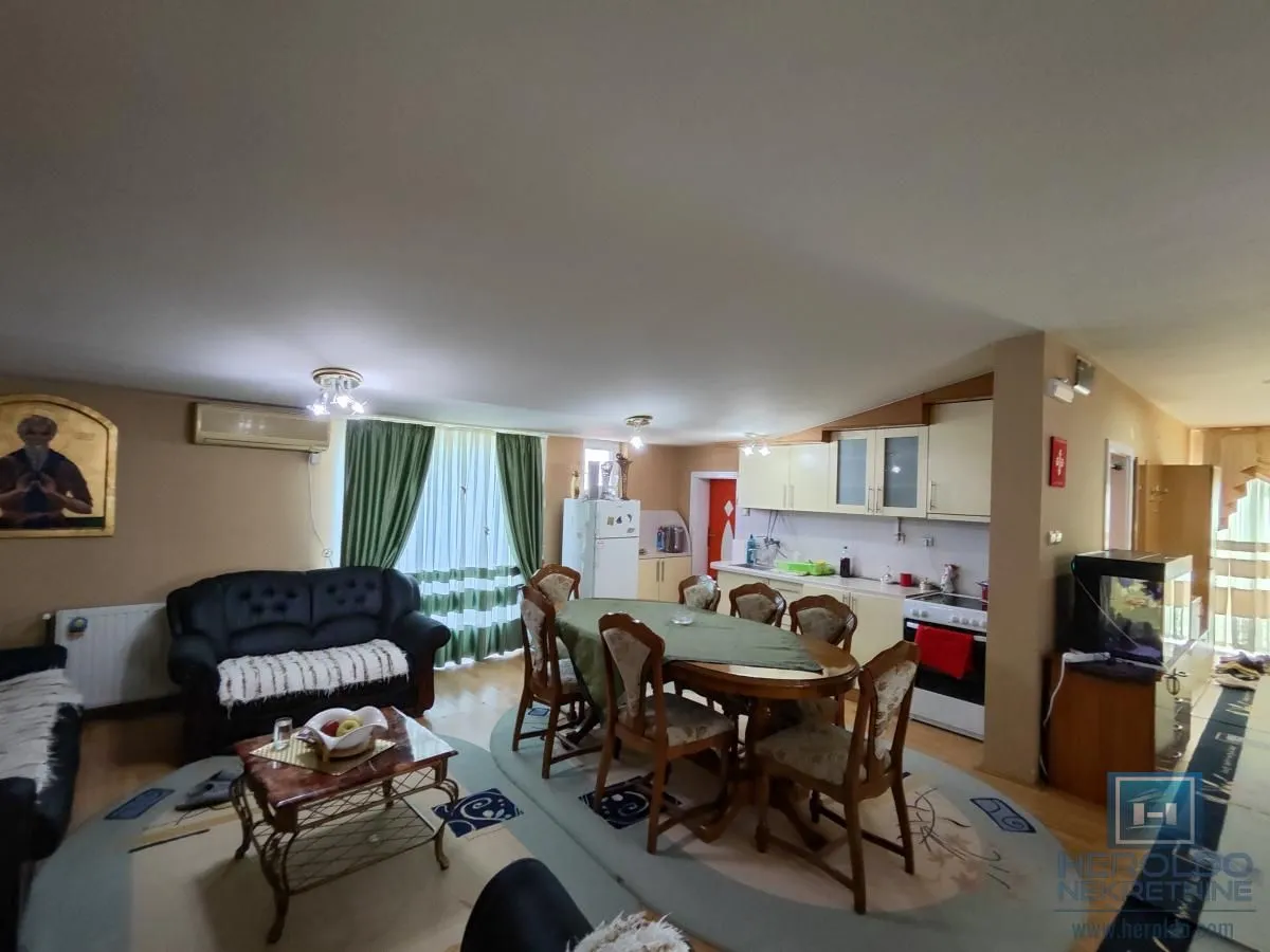 Prodaja, kuća, 203m², Jagodina, Srbija