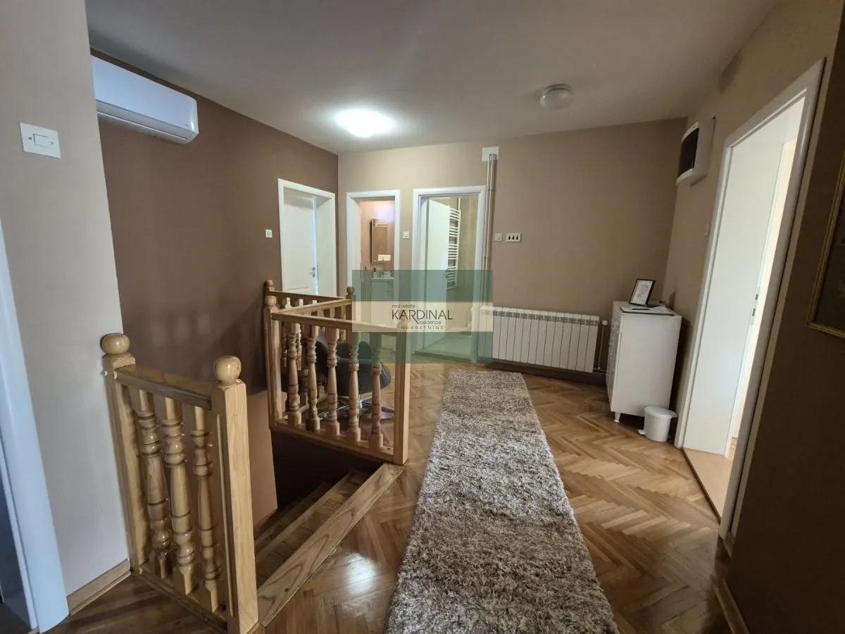 Prodaja, kuća, 379m², Trnava, Jagodina