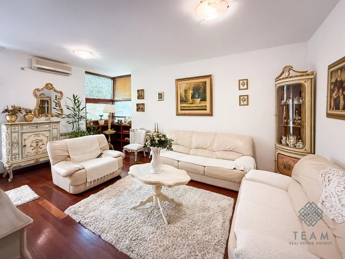 Izdavanje, trosoban stan, 100m², Gorica C, Podgorica