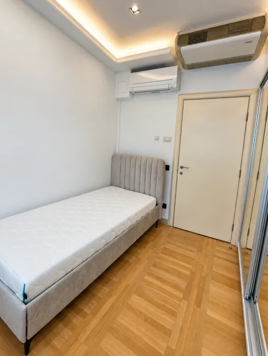 Izdavanje, četvorosoban stan, 148m², Savski Venac, Beograd