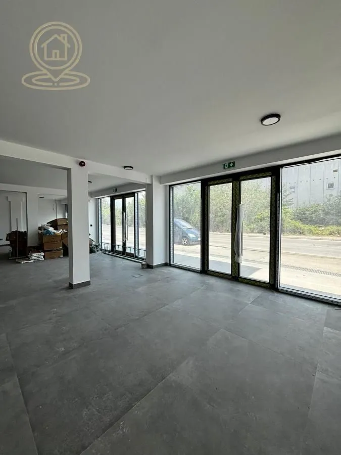 Rent, office space, 550m², Medijana, Niš