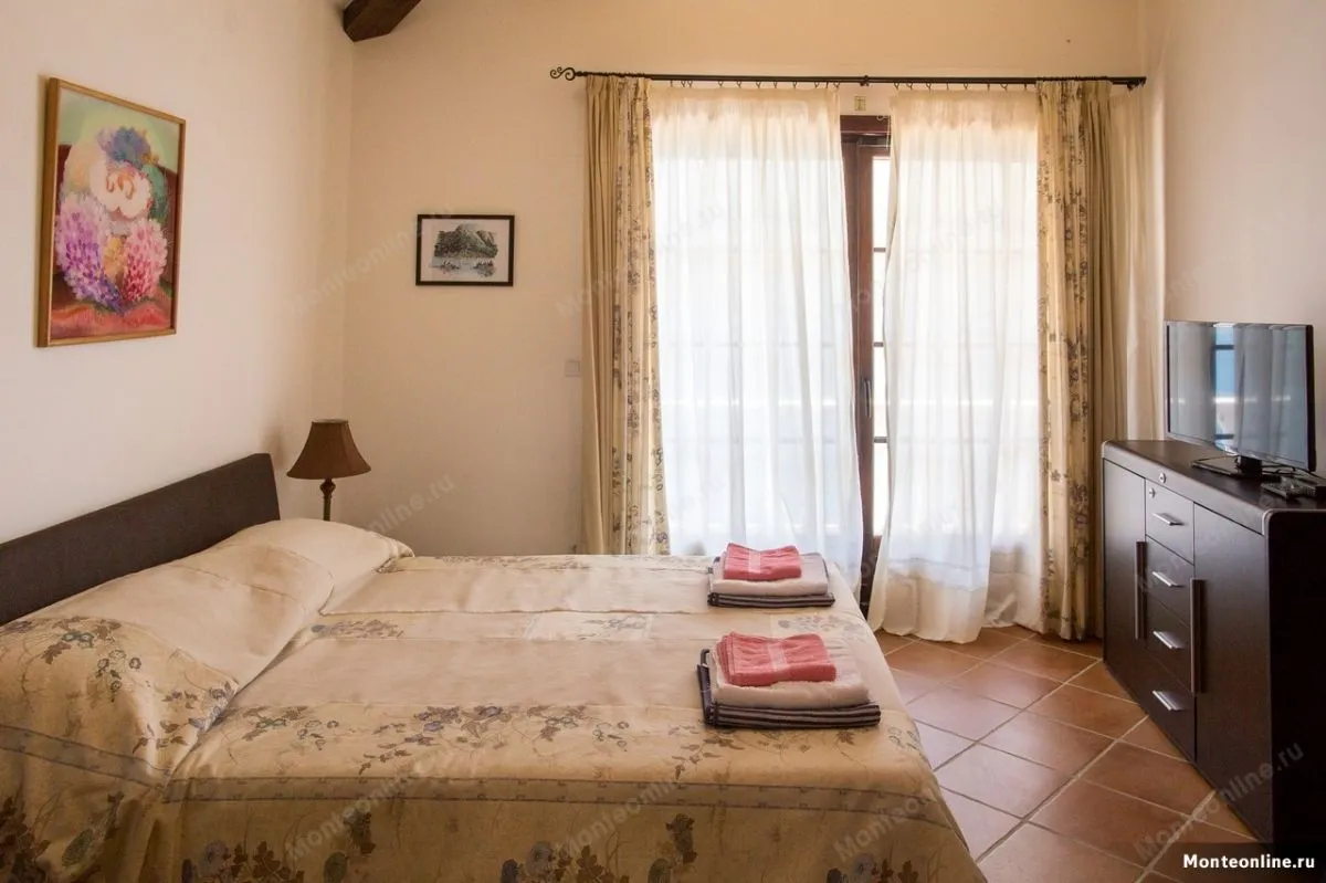 Prodaja, kuća, 235m², Kostanjica, Kotor