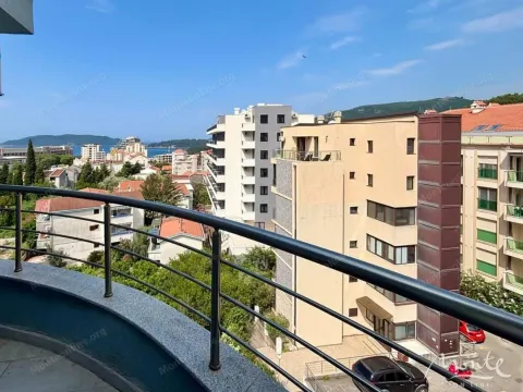 Prodaja, dvosoban stan, 58m², Bečići, Budva - image 1
