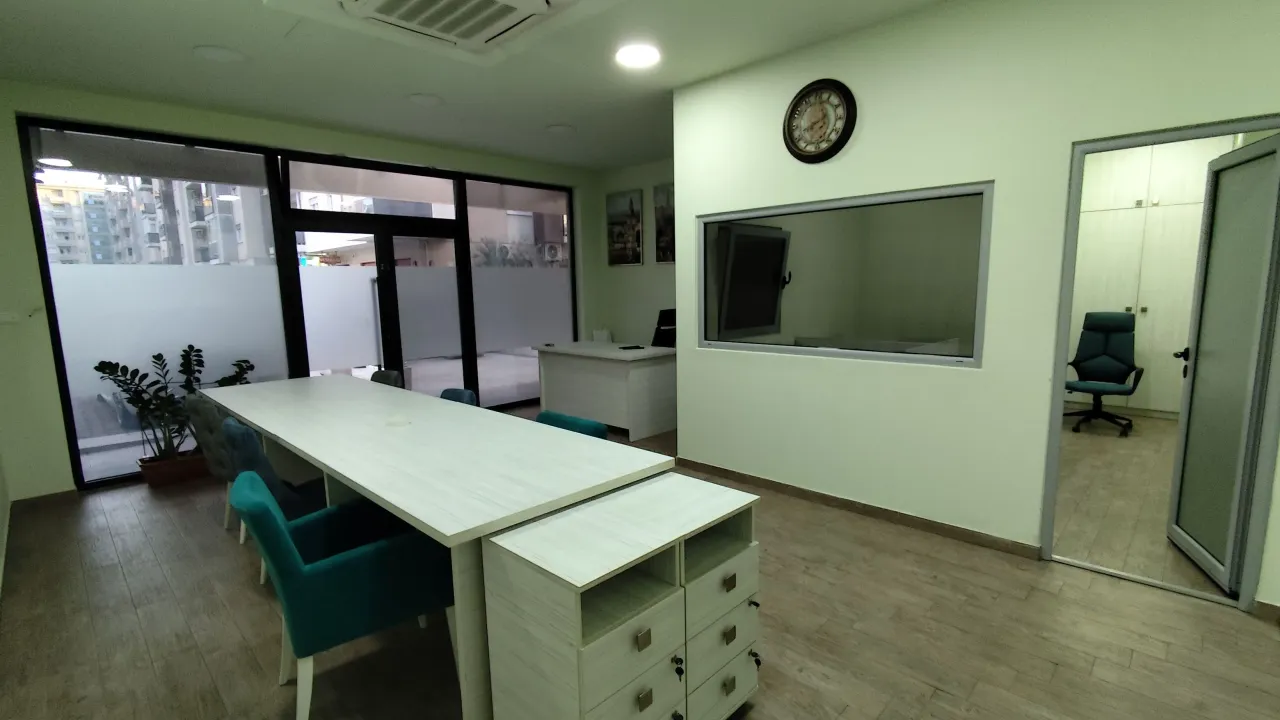 Izdavanje, poslovni prostor, 56m², City Kvart, Podgorica