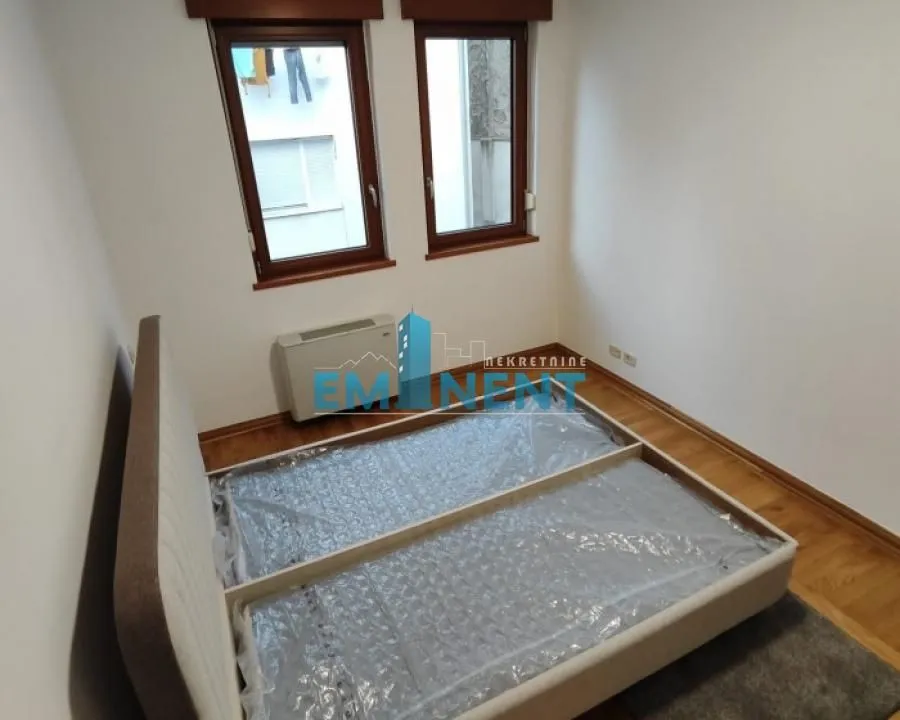 Rent, four bedroom apartment, 115m², Kalenić Pijaca, Vračar Sve Podlokacije