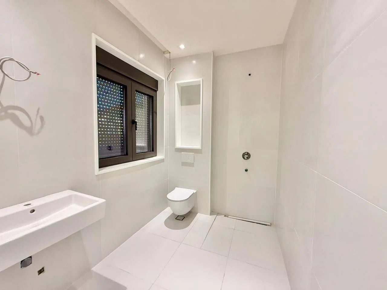 Prodaja, trosoban stan, 236m², Centar, Tivat