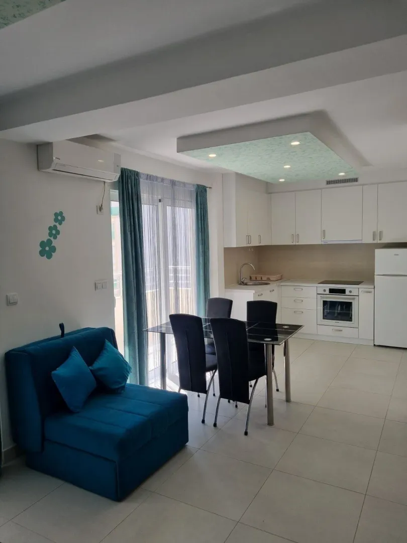 Izdavanje, jednosoban stan, 56m², Bečići, Budva
