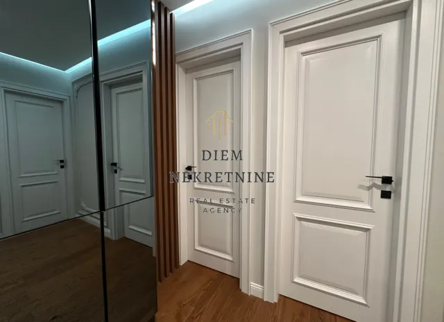 Sale, three bedroom apartment, 195m², Pobrežje, Podgorica
