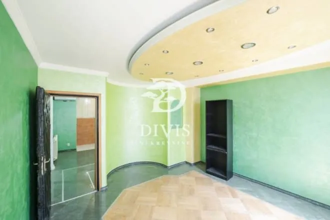 Prodaja, trosoban stan, 60m², Savski Trg, Beograd