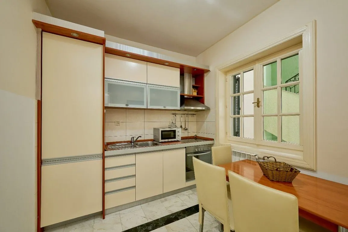 Sale, four bedroom apartment, 89m², Sveti Stefan, Budva